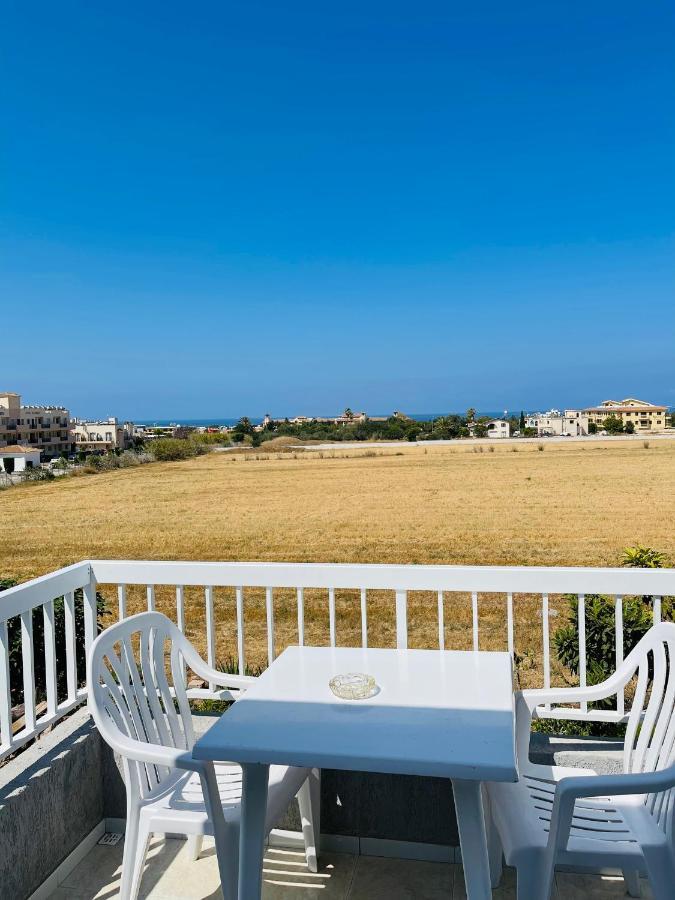 Апартаменти Peaceful Townhouse With Private Pool Near The Sea Пафос Екстер'єр фото