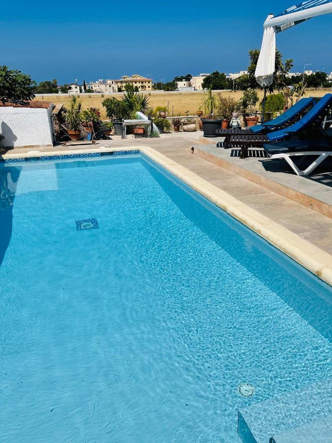 Апартаменти Peaceful Townhouse With Private Pool Near The Sea Пафос Екстер'єр фото